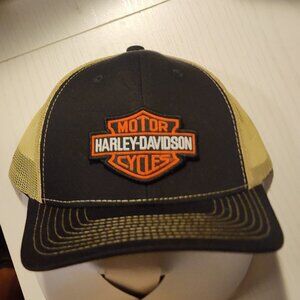 Harley-Davidson Black/Vegas Gold Mesh Snapback Trucker Hat